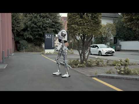 Headless 4NE1 Walks through Zurich