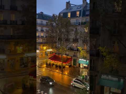 パリの狭いバルコニー用の家具