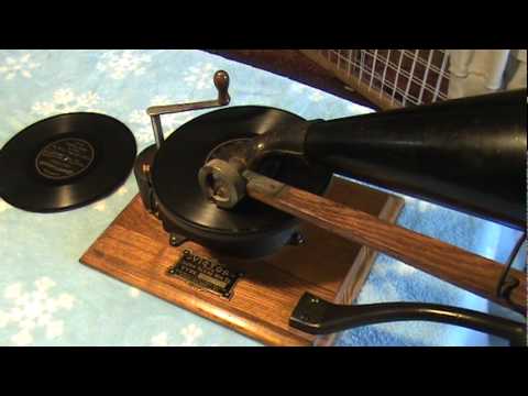 1901 Victor Type 'A' Top Wind Phonograph Playing 1900 IMPROVED GRAM-O-PHONE RECORD By Dan W. Quinn