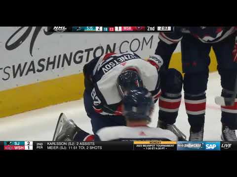 Evgeni Kuznetsov injures his arm after two Sharks players hit him (12 feb 2023)