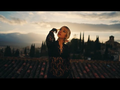 EN LA INTIMIDAD- Deliss (Videoclip Oficial)