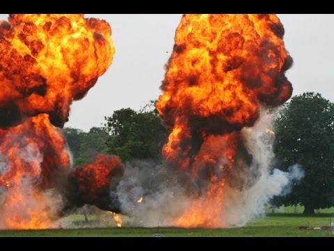 ITS WAR ! PYROTECHNIC DISPLAY WESTON PARK RC MODEL AIRCRAFT SHOW - 2014