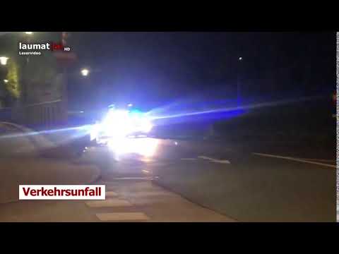 "Kreisverkehr übersehen": Alkolenkerin kracht in Wels-Vogelweide gegen Stützmauer des Kreisverkehrs