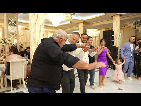 Enkeleda & Hysni Allushi kendojne live ne dasem Mall per Çamerine