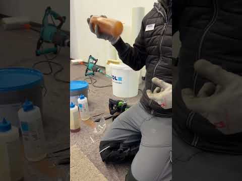 Risse im Boden richtig verharzen