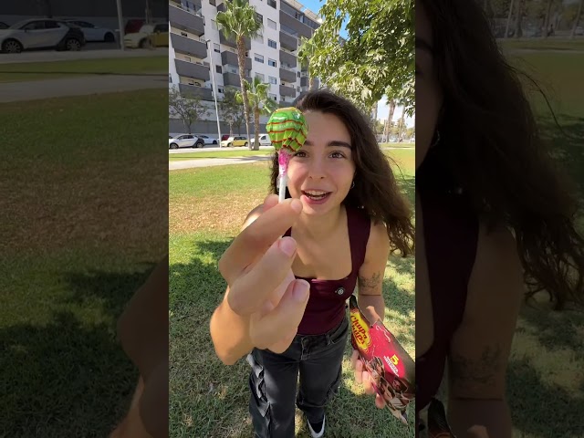 Vídeo relacionado con iChuches- Chupas de stranger things, sabores misteriosos de cada personage de la serie. (20 und, Right Side Up buenos)