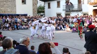 preview picture of video 'Danzantes Fiestas Ochagavia 2013'