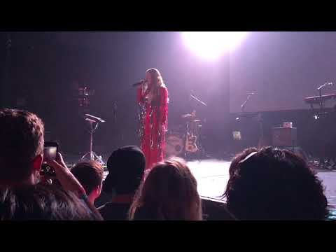 Maggie Rogers "Here's Where the Story Ends" live in LA at the Fonda Theatre on 08-11-17