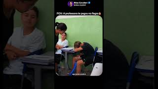 Professora pegou ele no flagra 😂