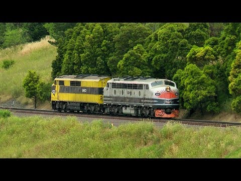 Streamlined EMD Diesel Locomotives / SSR B61 & GM10 - PoathTV Australian Trains