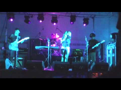 Never marry a railroad man, Eljas 2011