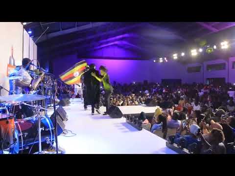 Bebecool Jose Chameleone & Maddox what a priceless moment at Comedy store.