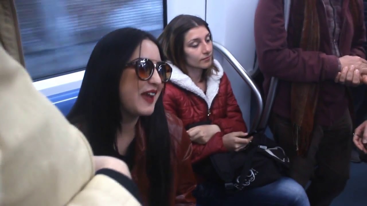 Train Passengers sing "Bella ciao"