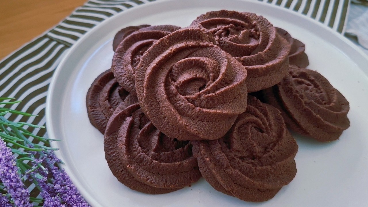 Cook Me Food's 6-Ingredient Eggless Chocolate Butter Cookies