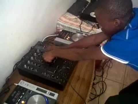 DJ Skhalo killing /DJ_Zinhle Ft Busiswa - My Name is (Thabzen Bibo Intro mix)