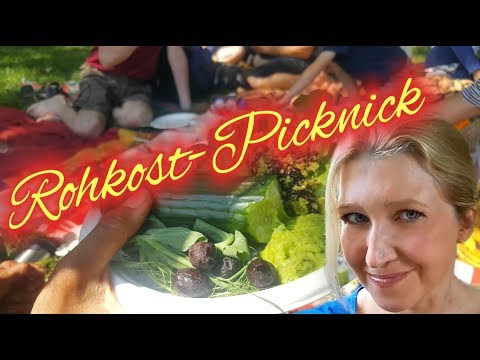 download lagu mp3 mp4 Potluck Picknick, download lagu Potluck Picknick gratis, unduh video klip Potluck Picknick