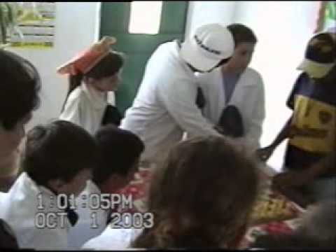 Visita de escuela 11 de Melo a escuela 90 de Puntas del Sauce en el año 2003.