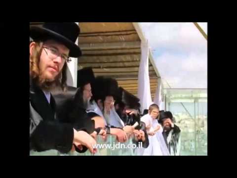 Zvhil Rebbe Visiting The Kosel - Sukkos 5776