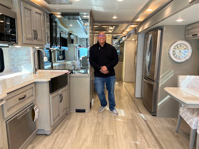 Preview image of 2024 Newmar Dutch Star 4325 (17N232072) youtube video