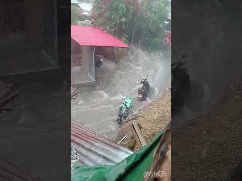 Así fue el fuerte aguacero en Caicedonia Valle del Cauca este martes 17 de febrero Carlos videos