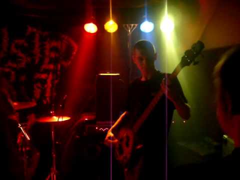 Twisted Truth - křest cd RETURN OF OLD PEOPLE a nový bassman