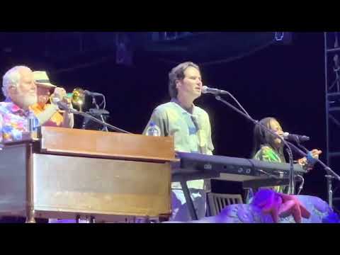 Nadirah Shakoor solo