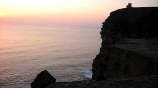 preview picture of video 'At the cliffs of Moher'