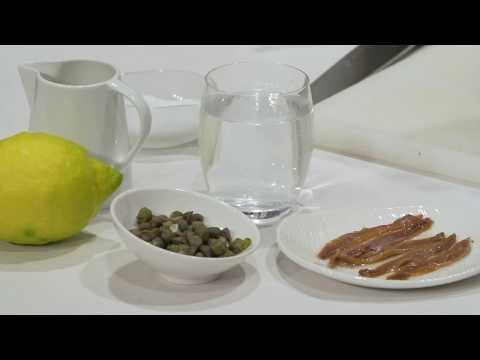 Tartare con crema di acciughe, polvere di capperi | Giuseppe Ricchebuono | Sfizioso