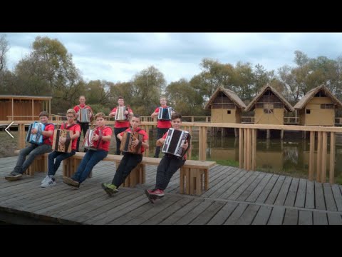 Klub harmonikarjev Kumše   V dolini tihi, video 4k
