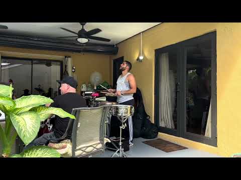 MIAMI - LESLIE CARTAYA - ENSAYO