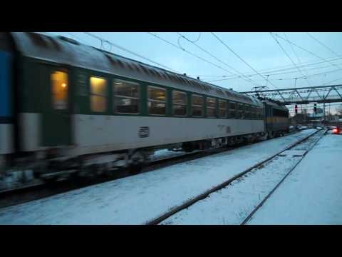 Příjezd vlaku R 1191 a odjezd vlaku Os 7001 - Chomutov, 9. 2. 2013