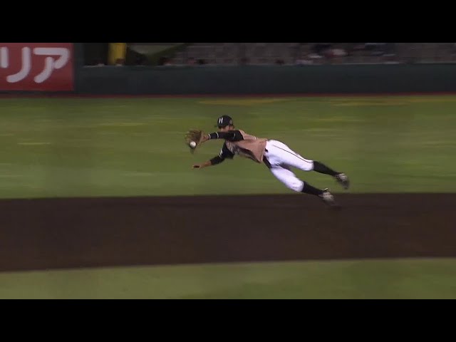 【4回裏】ファイターズ・細川凌平 一軍デビュー戦でダイビングキャッチ!! 2021年10月18日 東北楽天ゴールデンイーグルス 対 北海道日本ハムファイターズ