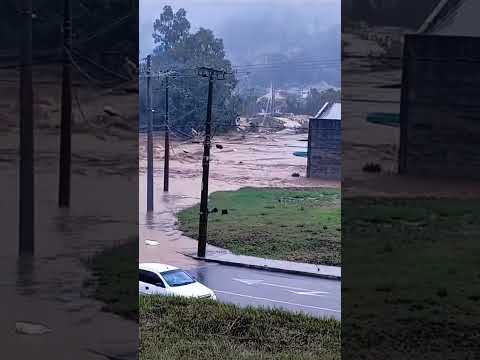 casas e comércios estão alagados em Sinimbu no Rio Grande do Sul- Enchente