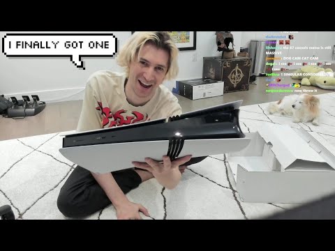 xQc Unboxes his PlayStation 5 Pro