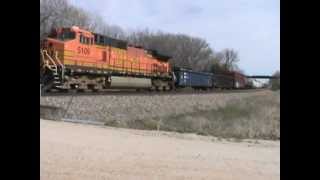 preview picture of video 'BNSF 4751-CSX 8083-7866-BNSF 5109'
