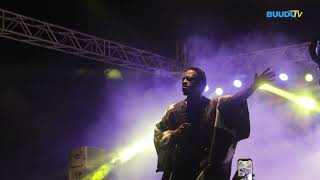 𝐒𝐦𝐚𝐫𝐭𝐲 𝐬𝐮𝐫 𝐥𝐚 𝐬𝐜𝐞̀𝐧𝐞 𝐝𝐮 𝐅𝐞𝐬𝐭𝐢𝐯𝐚𝐥 𝐖𝐚𝐚𝐛𝐨