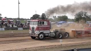 preview picture of video 'Peterbilt Cabover Truck Pull Morley, MI'