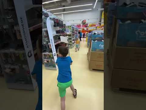 Братаны в Магните. #покупки #братья #дети #магнит #прогулка