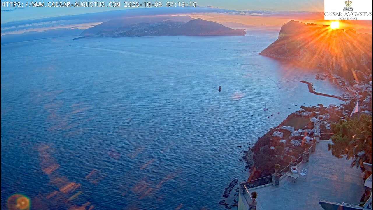 Live webcam view of Panorámica del Golfo de Nápoles desde Anacapri
