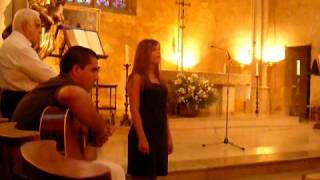 Hallelujah dans l'église lors d'un mariage