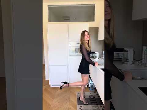 Office outfit 😊 Falke stockings, Off White mini Rock und Body von Intimissimi, fertig für die Arbeit