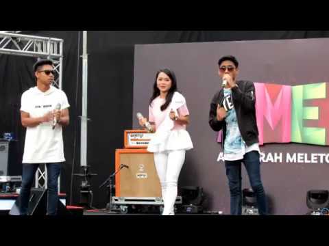 Wani Kayrie - KUMBANG & BUNGA feat. ViRAL (LIVE) @ AME 2017