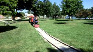 preview picture of video 'Couchiching Beach Park scale railroad, Orillia, Ontario'