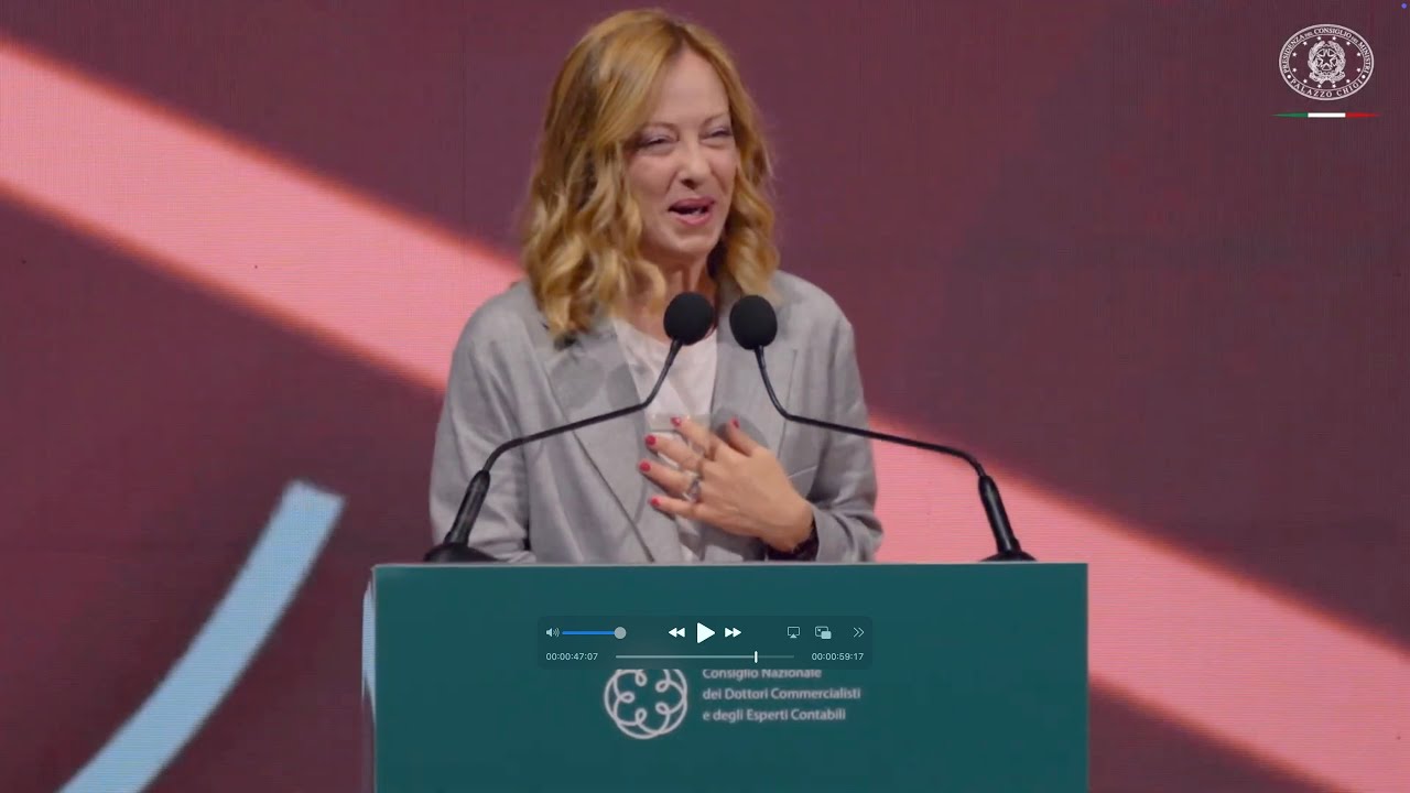 STANDING OVATION PER GIORGIA MELONI: "COSÌ MI IMBARAZZATE"
