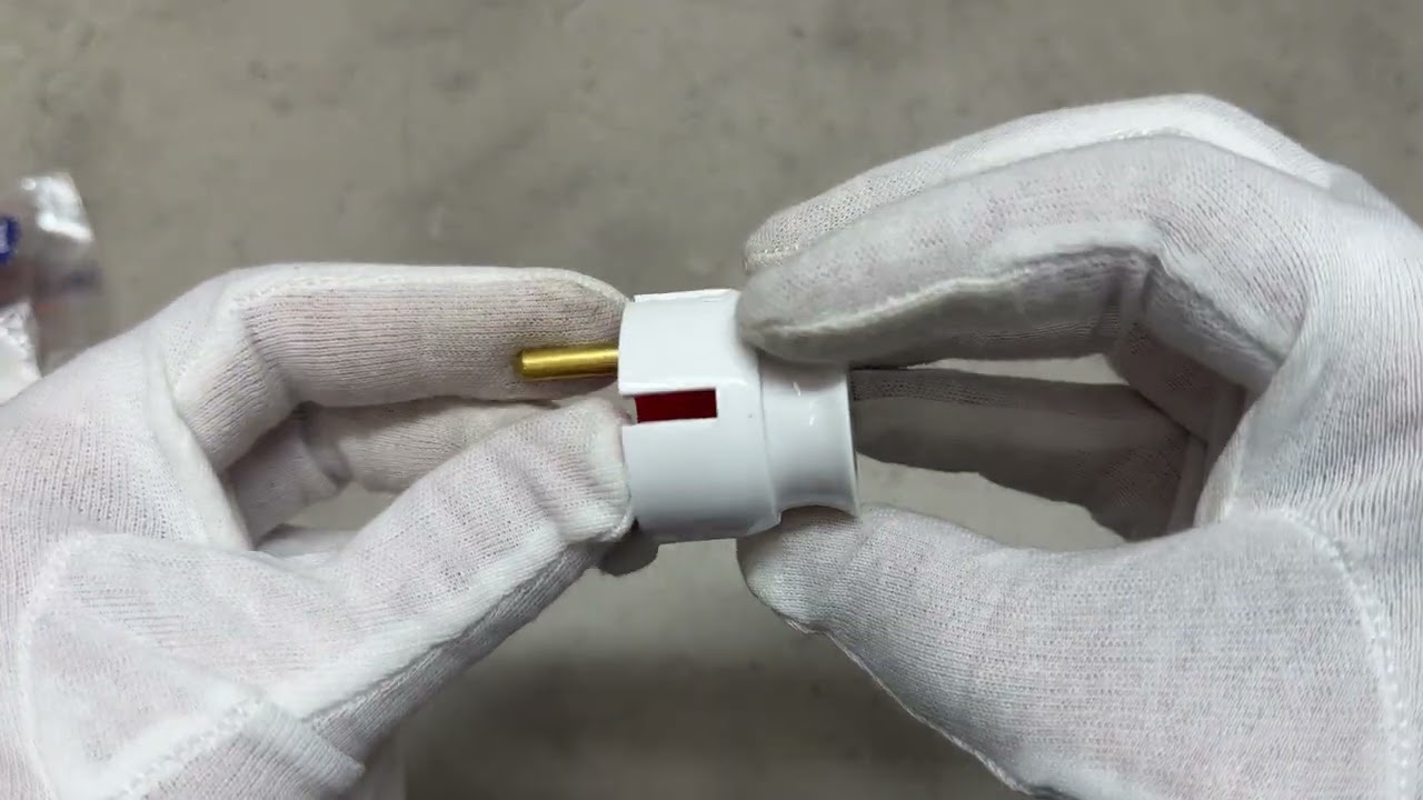 Вилка штепсельна LXL 125WHP без заземлення кутова біла