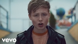 Isac Elliot - First Kiss (Official Music Video)