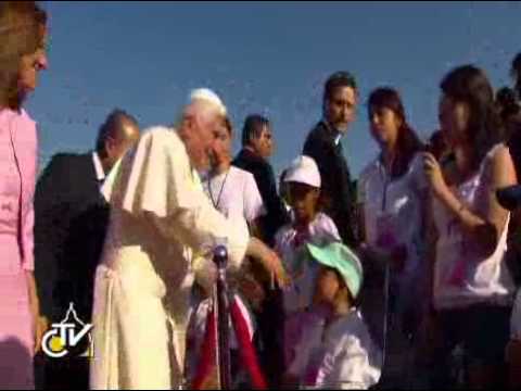papst benedikt - papa benedetto  - georg gänswein - welcome ceremony in león 23.3.2012(6)