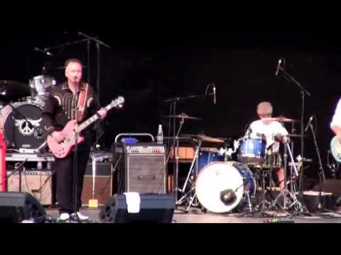 David Gogo & John 'the Stickman' LIVE - Victoriaville Blues Festival 2014 (cam2)