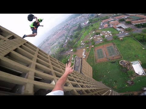 Una carrera para ver quien hace antes el salto base hqdefault - Una carrera para ver quien hace antes el salto base
