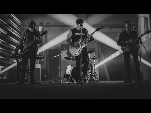 Izvan Zakona - Poljubi me  (OFFICIAL VIDEO)